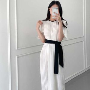 Temperament Elegant Loose O Neck Short Sleeve Pleated Dress Women with Belt Vestido Feminino Fashion Chic Summer Thin Korean 210610