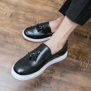 Tendão de carne Botten Bottom Sapatos para Homens Cabeça Redonda Tassel Flat Man Festa Vestido Formal Prom Business Calçado Tamanho Grande: US6.5-US10