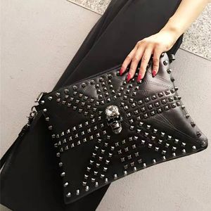 Designer shoulder bags Clutch for man Punk Elements Luxury Messenger bag Skull pattern Satchel clutch bag Fashion rivets men Hangbags Soft leather Cross Body HBP