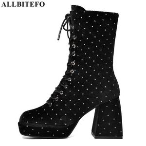 Tamanho AlliteBofo 34-43 Plataforma impermeável Sapato macio flock mulheres botas moda mulheres saltos sapatos tornozelo botas de moto motociclo botas 210611