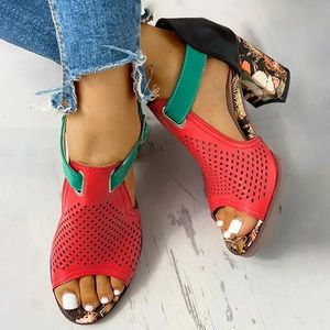 Kvinnors Sandaler Kvinna Högklackat Zapatos de Mujer 2021 Peep Toe Summer Ladies Skor Pu Buckle Cover Heel Hollow Out Andas K78