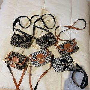 tjejer designer prinsessa purse 2021 höst vinter barn leopard tryckt retro liten fyrkantig väska förälder-barn crossbody väskor mini plånbok f790