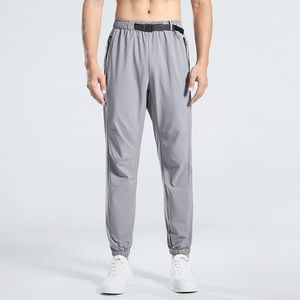 Mens Tracksuit Sportbyxor Män Kläder Höst Vinter Fitness Running Training Elastic Waist Belt Drawstring Beskuren Byxor