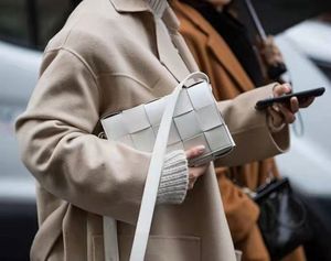 2022 nya crossbody väskor damer axelväska för kvinnor vävning äkta läder lyx märke designer handväska hög kvalitet