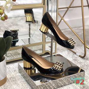 Klasik Orta topuklu tekne ayakkabıları Tasarımcı lüks deri Meslek yüksek topuklu ayakkabılar Yuvarlak kafa Metal Düğme kadın Elbise ayakkabı boyutu 35-41