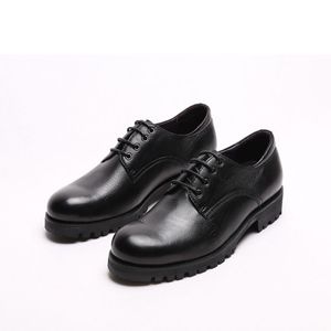 Aumenta le scarpe alte da uomo d'affari eleganti in vera pelle retrò da gentiluomo punta alta stringate formali Oxford Bullock scarpe da uomo E20
