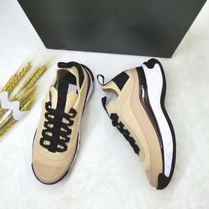 2021 Scarpe da corsa estive Splicing da donna Sport per il tempo libero Piccole scarpe bianche Thick Bord Light Zeng High Donne Sneaker