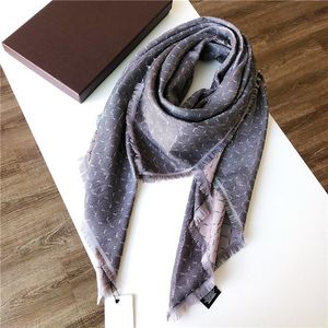 Groothandel Merk Sjaals Womens en Mannen Senior Long Lamé Sjaals Mode Toerisme Soft Top Designer Luxe Gift Afdrukken Katoenen Sjaal