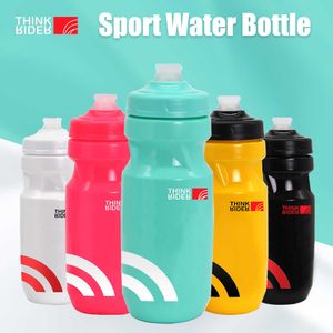 ThinkRider Cycling Water Bottle 610 / 710ml Przeszczep Przejście Squeeze Darmowe BPA Bike Rower Rower Kewki Plastik Y0915