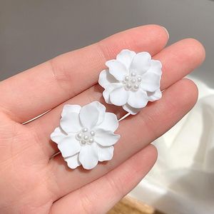 Stud trendy klassieke acryl witte bloemen oorbellen voor vrouwen hoge kwaliteit designer creativiteit sieraden S925 naald accessoires ins