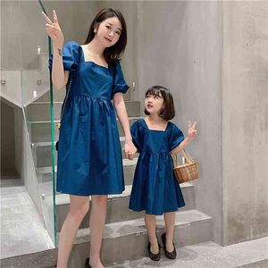 Yaz Ebeveyn-Çocuk Elbise Fransız Kare Yaka Gevşek Kabarcık Kol Anne ve Kızı Giysileri için 210702