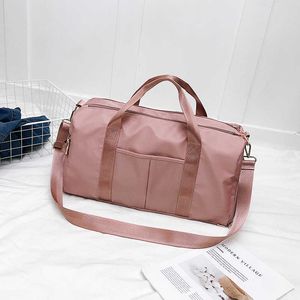 Borse da palestra sportive in nylon impermeabile per esterni Uomo Donna Allenamento Fitness Borsa da viaggio Borsa sportiva per tappetino da yoga con scomparto per scarpe Q0705