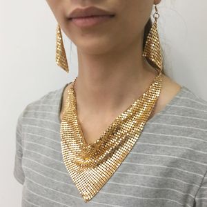 Set di gioielli indiani Brillanti strass Fetta di metallo Bavaglino Girocollo Collane Orecchini Set di gioielli di moda per matrimoni