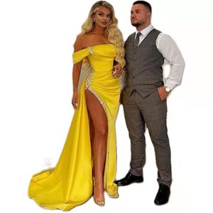 Sexig arabisk gul sjöjungfru prom klänningar med hög slits av axeln pärlstav långa kvällsklänning eleganta formella festklänningar robe de soirée plus storlek