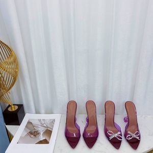 Toppkvalitet Crystal Stiletto Heel Sandals Märke 2021 Sommar Nya Äkta Läder Genomskinlig Party Bröllop Skor Fashion Bow Slippers