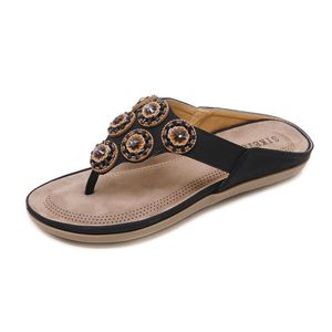 Nya kvinnor Böhmen Flat Sandals Shoes Woman Crystal Flip Flop Metal Decoration Beach Sandaler Casual Shoes Storlek 35-42