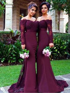 2021 Burgundy Långärmade Sjöjungfru Brudtärna Klänningar Lace Appliques Off The Shoulder Maid of Honor Gowns Custom Made Formal Evening Dresses