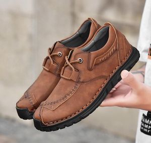 클래식 남성 캐주얼 신발 통기성 로퍼 스니커즈 새로운 패션 편안한 편안한 수제 레트로 레저 로퍼 신발 남성 신발