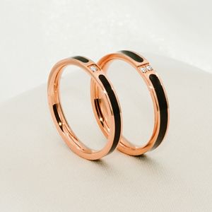 Paar Ring Europese en Amerikaanse Mode Simple Rose Goud Twee Diamant Set Titanium Staal Geometrische Vormen Ringen voor Mannen en Vrouwen Paren Modellen Anti Oxidatie