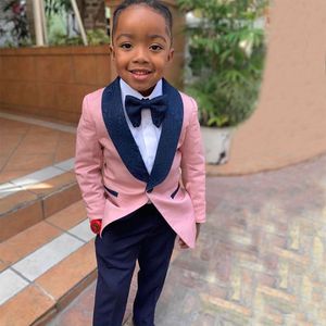 O vestuário formal do menino cor-de-rosa crianças terno menino smoking tuxedos miúdo casamento traje de casamento traje de casamento homme (jaqueta + calça + bowtie)