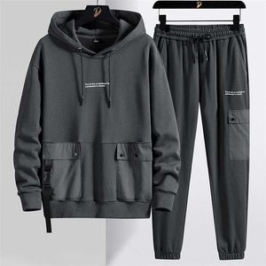 Vår Höst Multi-Fockets Plus Size Tracksuit Män Streetwear Svart Grå Pullover Hoodie + Byxor 2 Piece Set Män Sportande kostymer 211123