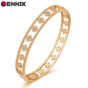 Bangle Lennik Four-Leaf Clover Inlaid Zircon Koppar Armband med design Romantisk Enkel Personlighet Creative Tillbehör B227