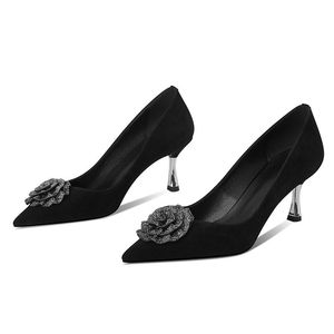 Klänning skor pumpar kvinnor högklackad euros stil mode elegant pekad tå grunda bröllopsfest svart kvinna