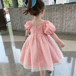 Barnkjol sommar ny prinsessa kjol en axel flicka klänning net röd bubbla ärm