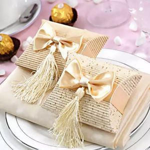 Prezent Wrap Chiński Poduszka Tassel Czerwony Beżowy Festiwal Urodziny Party Wedding Candy Chocolate Box Poduszki Poszewka Packing XG0174