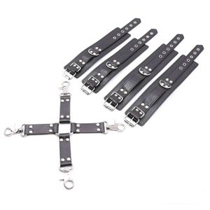 NXY SM Bondage Läder Handbojor BDSM Bondage Restraint Flirting Slave Exotiska Tillbehör Leksaker För Par Spel Handcuff Ankle Manschetter Vuxen 1126