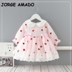 Spring Girls Dresses Long Puff Sleeves Peter Pan Collar Jordgubbe Söt Style Bow Kids Kläder E9159 210610