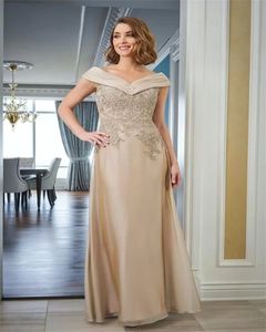 V-Neck Satin Classic Mother Of The Bride Dresses Champagne Long Wedding Party Gowns Lace Appliqued Groom Mom Elegant Prom Evening Formal Wear