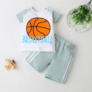 夏の子供たちはファッション男の子の半袖oネックプリントバスケットボールのサッカーパンツかわいい女の子服12m-5T 210629