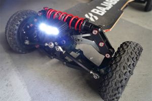 Professionell All-Terrain Two / Four Motor Drive Electric Skateboard Off-Road Multi-Link Oberoende Suspension Vår Justerbar Dämpning Stötdämpare