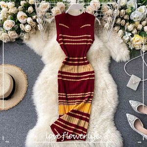 Slim ärmlös stripe stickad klänning sommar sexig kvinna tröja vintage bodycon vestidos elegant fest knä längd klänning 210521