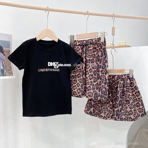 Set di abbigliamento per bambini designer 2022 BAMBINI BAMBINI LETTERE T-Shirt a maniche corte stampata +gonna/tuta corta da 2 pezzi per bambini autunno S1999