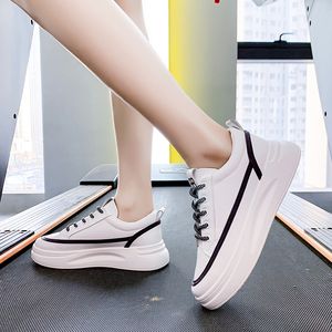 2021 Tasarımcı Kadın Koşu Ayakkabıları Siyah Gri Yansıtıcı Moda Bayan Eğitmenler Spor Sneakers Yüksek Kalite Boyutu 35-40 QH