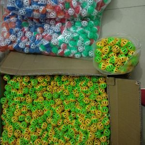 100 pcs pet suprimentos oco plástico gato brinquedos bolas de sino colorido com lovable voz interativa bola 3.5cm tilintar cachorrinho gatos jogando brinquedo