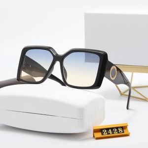 1 pz designer nuovissimi occhiali da sole classici moda donna occhiali da sole UV400 montatura in oro specchio verde lente da 58 mm con scatola