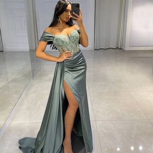 Off Shoulder Lace Mermaid Prom Evening Dresses High Side Split Appliqued Sweep Train Satin Saudi Arabia Dubai Formal Party Gowns