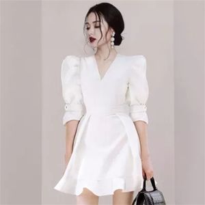 Abito elegante bianco per donna con scollo a V mezza manica a vita alta con cinturini Abiti donna abbigliamento alla moda primavera 210603