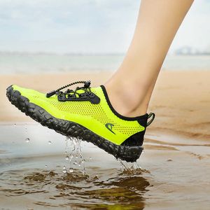 Homens Mulheres Quick-Seco Wading Sapatos Sapatos de Água Respirável Upstream Antiskid Antiskid Sports Wearproof Sneakers Y0714