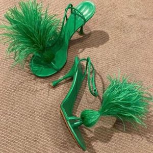 ragazze di pelliccia sandali dolci fiori design bambola pelosa vestito da sera da sera delle signore sandalo tacco alto scarpe da passeggio per gatti stiletto pompe femminili ritaglio di scarpe estate diapositive fresche