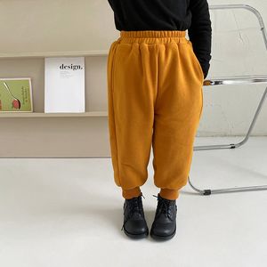 Vinter barn varma tjocka sweatpants pojkar och flickor bomull mjuk fleece foder solida färg sportbyxor 210508