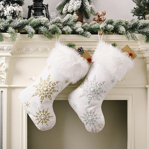 Boże Narodzenie Biała Płatek śniegu Pończochy Xmas Decor Decor Navidad Gift Bag Crismas Szafy Ozdoby Merry Chrismas Decor dla domu