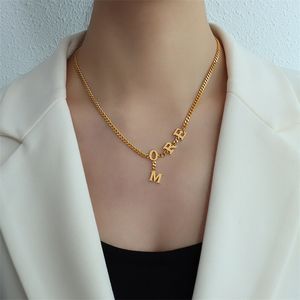 Mode 18 K guldpläterade engelska bokstäver mer hänge halsband kvinna 316 l rostfritt stål smycken aldrig fade2024 bra