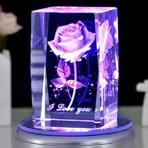 Objetos decorativos Figuras Rose 3D láser grabado block de cristal grabado LED cubo con base de música giratoria para regalo de Navidad