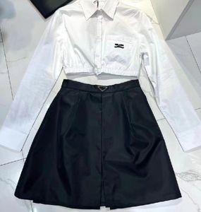 Black Skirts großhandel-22SS Damen Rock Kurze Hemd Mode mit Nylon Invertiert Dreieck Stil Dame Sexy Kleid Hohe Qualität Schwarzer Größe S L