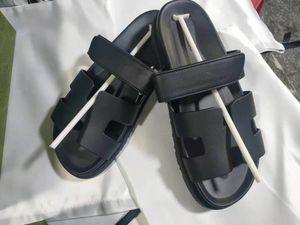 2021 Kadın Tasarımcılar Düz Slaytlar Terlik Sandalet Köpük Koşucu Platformu Hakiki Deri Ayakkabı Sandal Beach Yenilik Scuffs Ayakkabı Katır Bayan Terlik 34-41