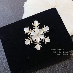 Pins, Broches 2021 Moda Forma De Floco De Neve Opal Rhinestone Broche Para As Mulheres Revestimento De Shawl Roupas Collar Flor Pins Jewelry Acessórios